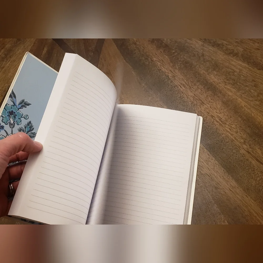 Vera Bradley Hardcover Journal with Embossed Pen – Blue Floral Pattern NWOT - Picture 6 of 9